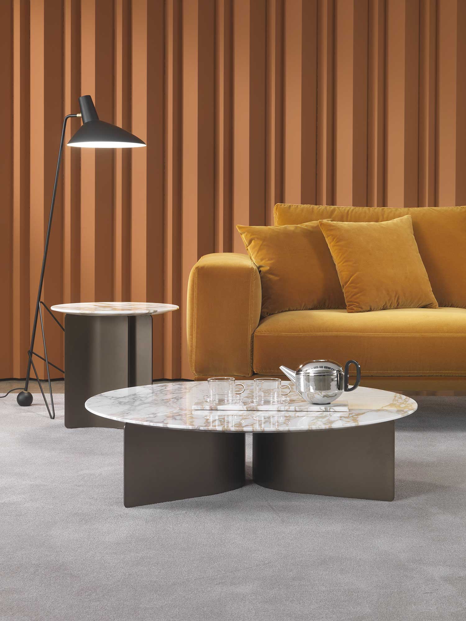 Img044 Wave Coffee Tables D120x27 OPM18 OPP7